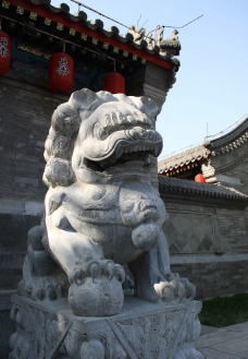 四合院门口的石狮子图片