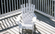阳光下的椅子 一张椅子 白色椅子图片