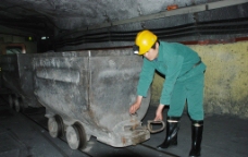 现代工业煤矿工人企业矿山井下综采现代化井口图片