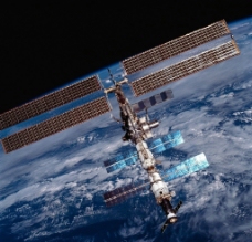 太空中的打开太阳能接收器的卫星图片