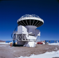 APEX 射电望远镜天线图片